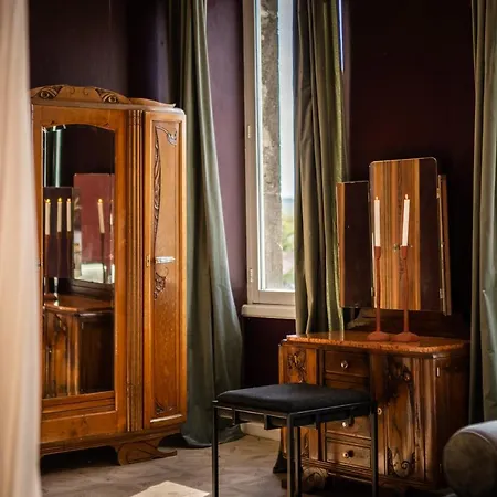 Chateau Melay Bed & Breakfast *