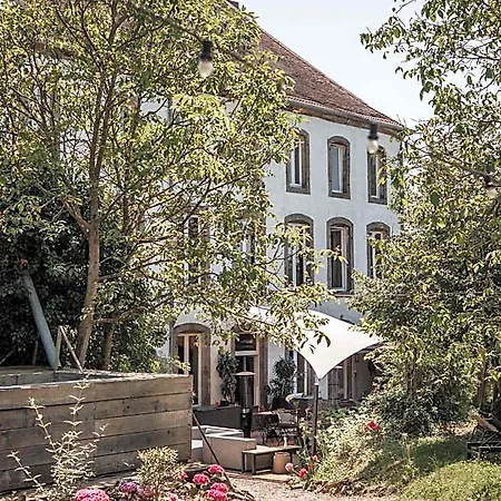 Chateau Bed & Breakfast 3*